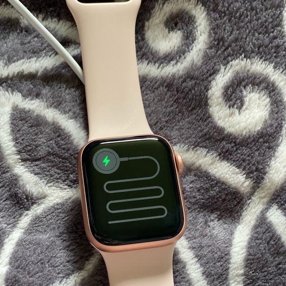 Apple Watch Series 5 Gold Aluminum Case 40MM